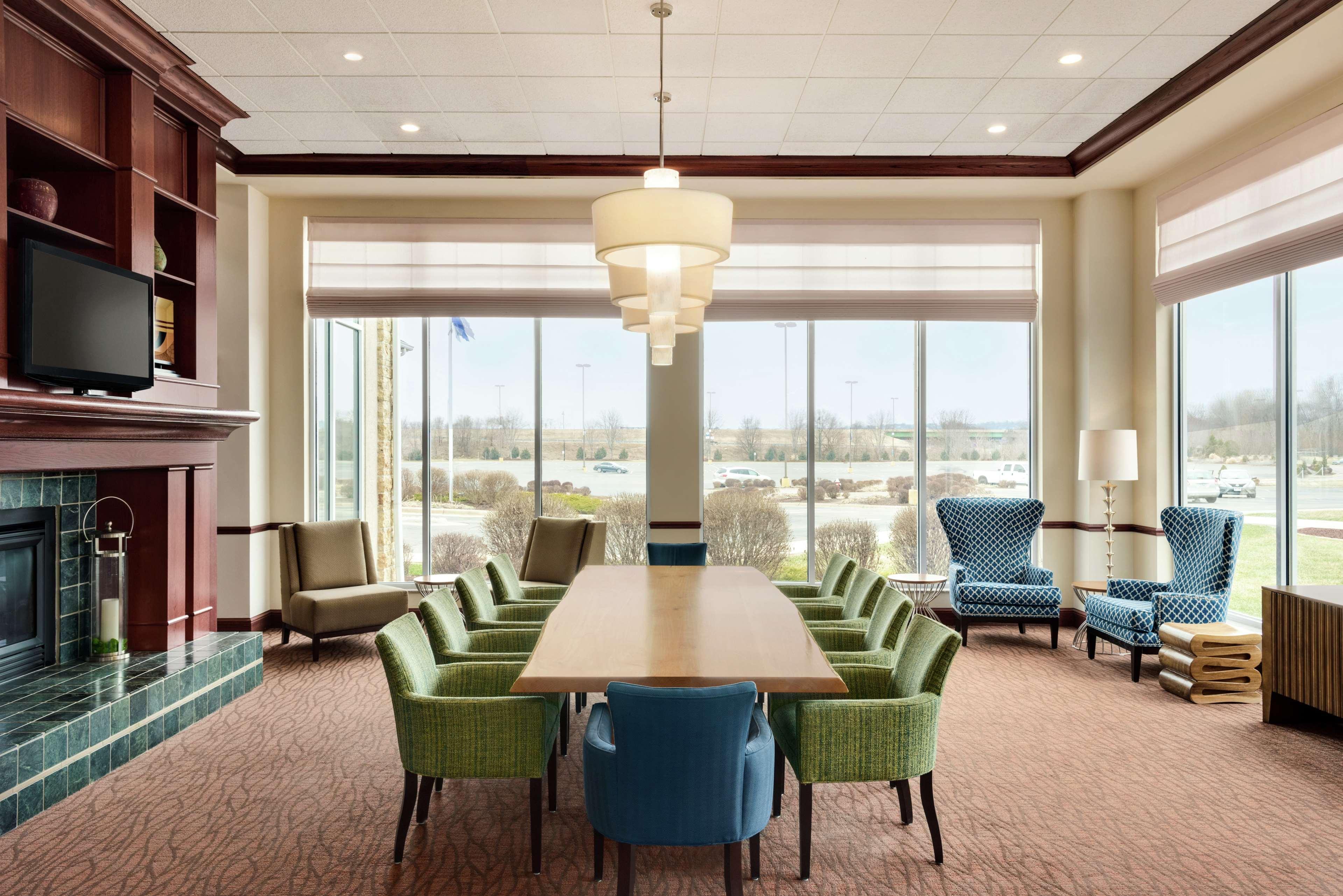 Hilton Garden Inn Dubuque Downtown Exteriör bild